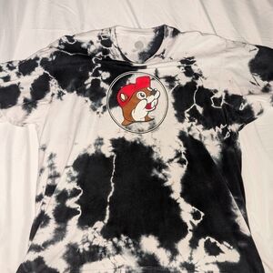 Buc-ees‎ Adult XL Black and White Tie-dyed 'Here For The Snacks" T-shirt